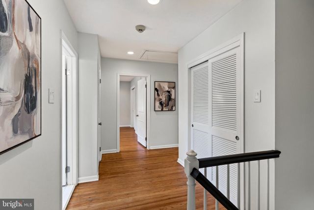 4 DENFORD DR, Newtown Square, PA 19073