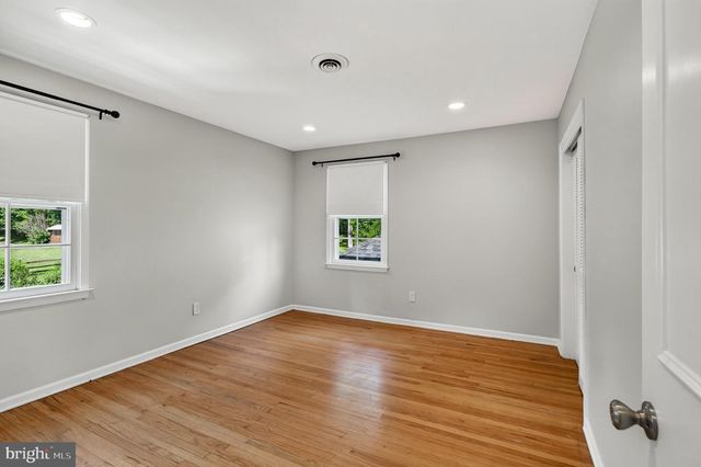 4 DENFORD DR, Newtown Square, PA 19073