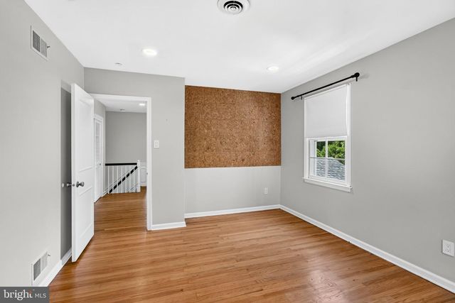4 DENFORD DR, Newtown Square, PA 19073