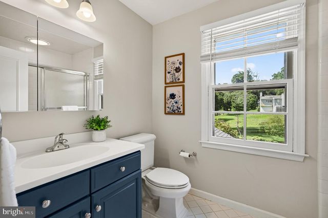 4 DENFORD DR, Newtown Square, PA 19073