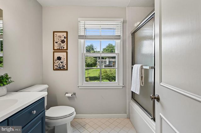 4 DENFORD DR, Newtown Square, PA 19073