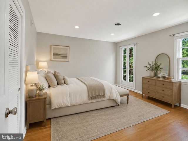 4 DENFORD DR, Newtown Square, PA 19073