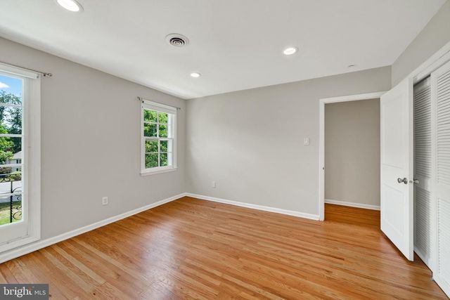 4 DENFORD DR, Newtown Square, PA 19073