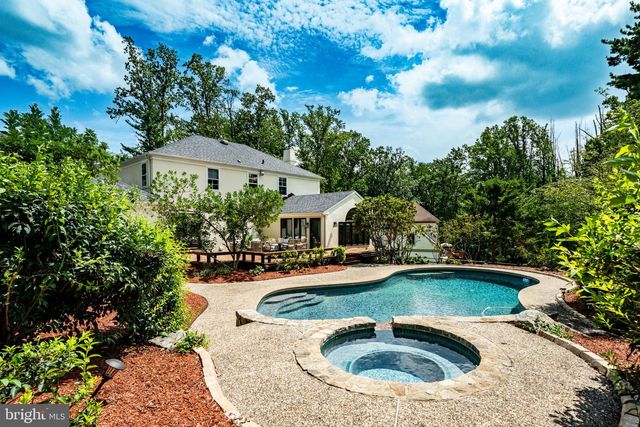 4 DENFORD DR, Newtown Square, PA 19073