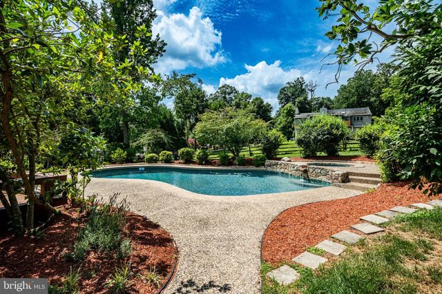 4 DENFORD DR, Newtown Square, PA 19073