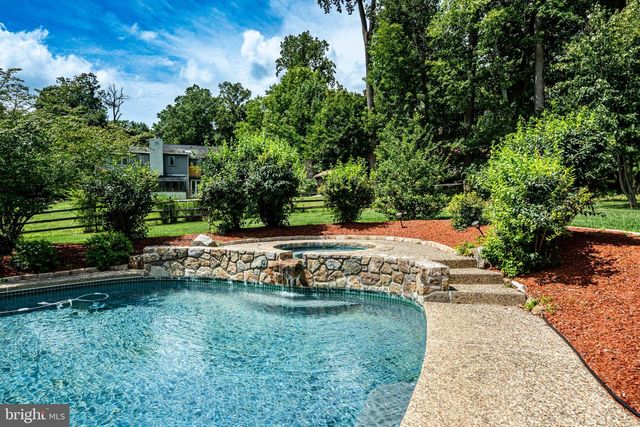 4 DENFORD DR, Newtown Square, PA 19073