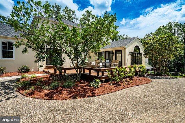 4 DENFORD DR, Newtown Square, PA 19073