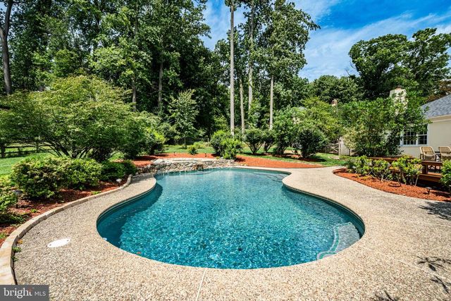 4 DENFORD DR, Newtown Square, PA 19073