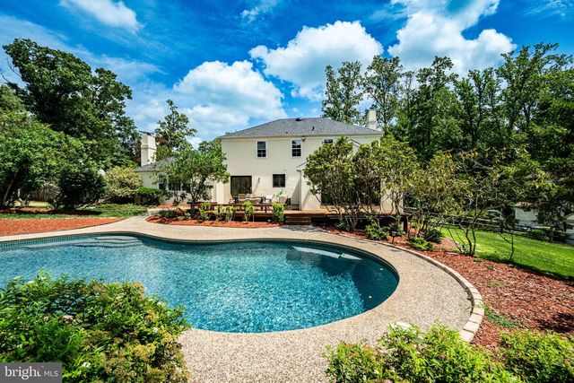 4 DENFORD DR, Newtown Square, PA 19073