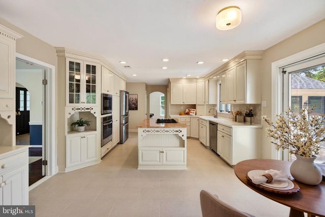 4 DENFORD DR, Newtown Square, PA 19073