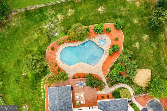 4 DENFORD DR, Newtown Square, PA 19073