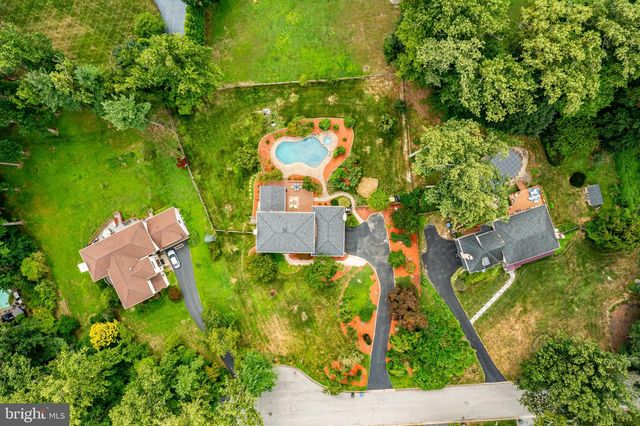 4 DENFORD DR, Newtown Square, PA 19073