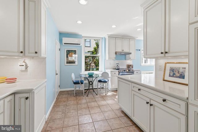 5 PARK AVE, Oreland, PA 19075