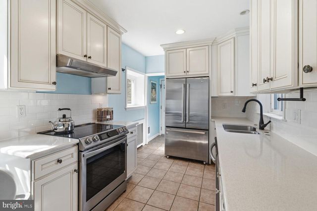 5 PARK AVE, Oreland, PA 19075