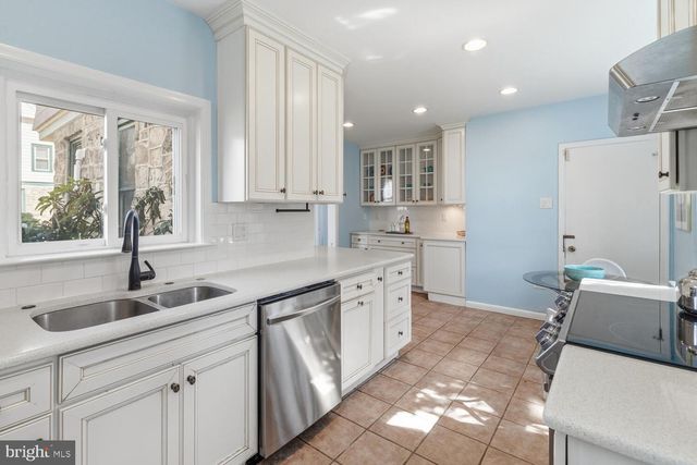 5 PARK AVE, Oreland, PA 19075