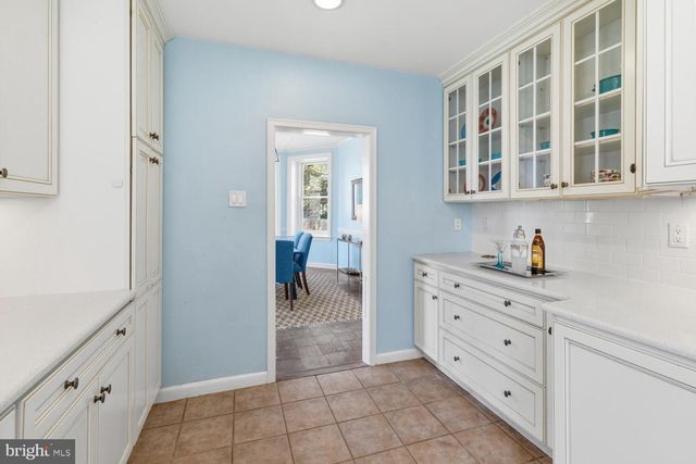 5 PARK AVE, Oreland, PA 19075