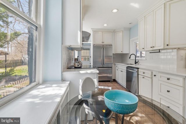 5 PARK AVE, Oreland, PA 19075