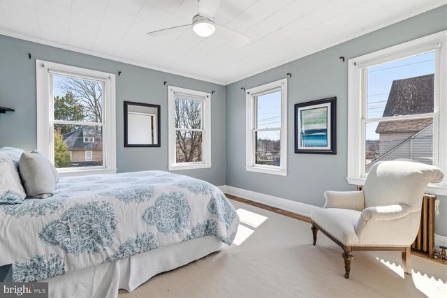 5 PARK AVE, Oreland, PA 19075