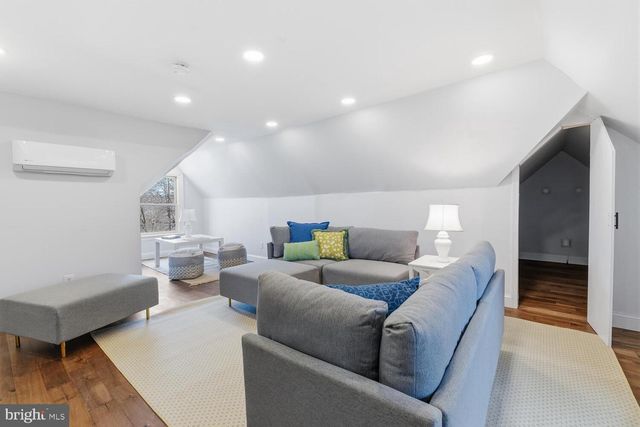 5 PARK AVE, Oreland, PA 19075