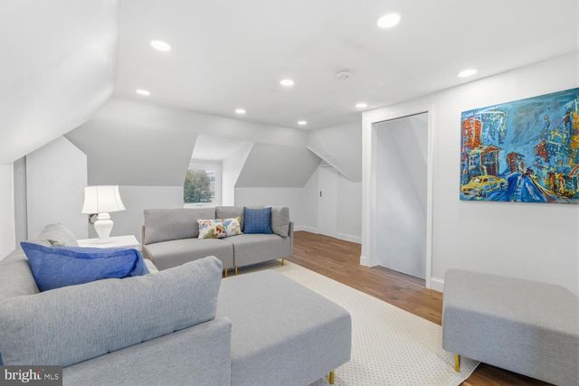 5 PARK AVE, Oreland, PA 19075