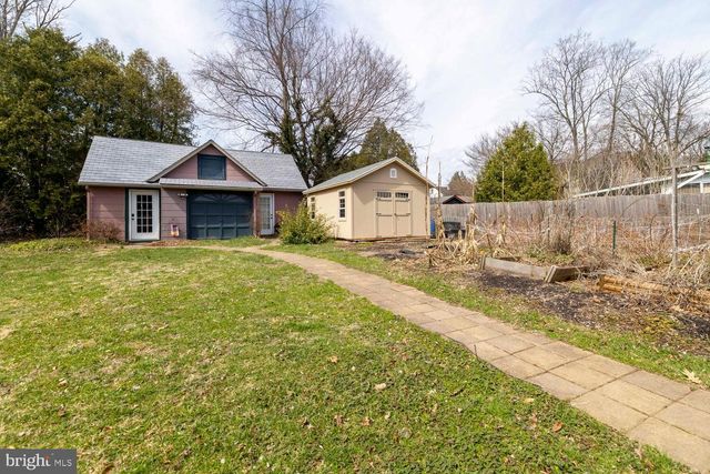 5 PARK AVE, Oreland, PA 19075