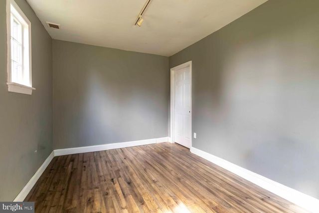 5 PARK AVE, Oreland, PA 19075