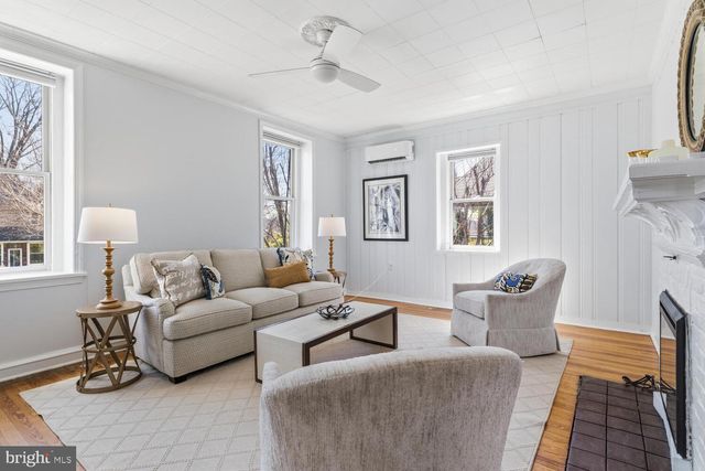 5 PARK AVE, Oreland, PA 19075