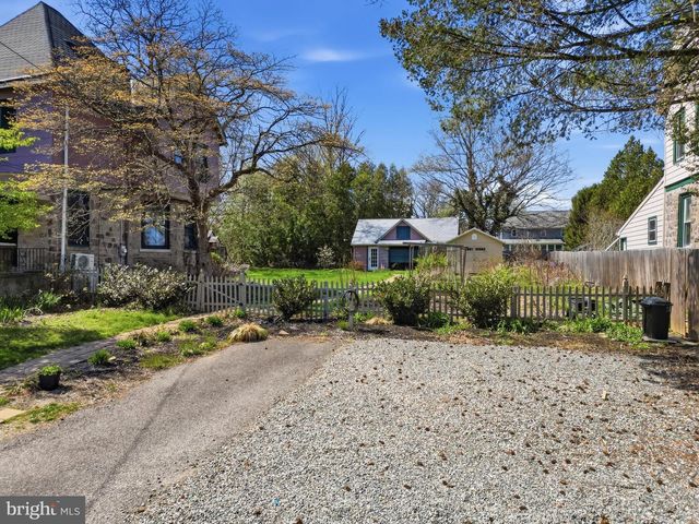 5 PARK AVE, Oreland, PA 19075