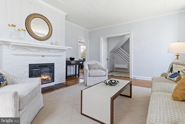 5 PARK AVE, Oreland, PA 19075