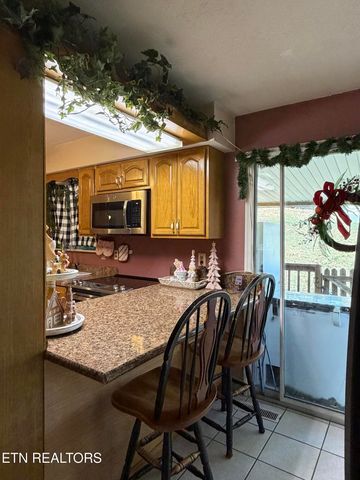 310 Hollifield Drive, Jacksboro, TN 37757