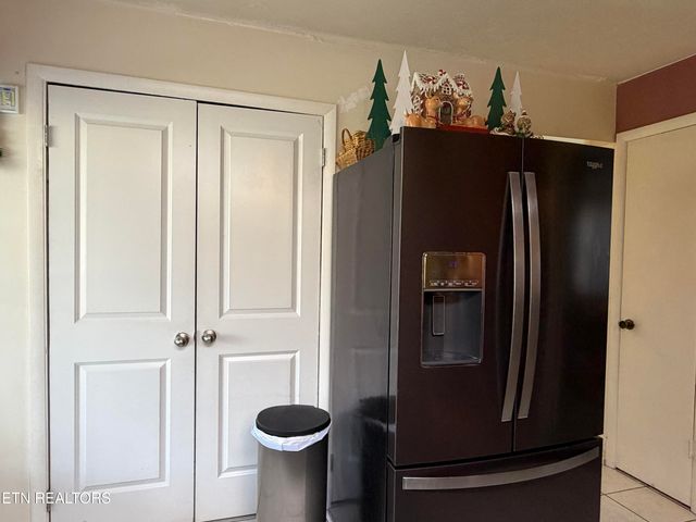 310 Hollifield Drive, Jacksboro, TN 37757