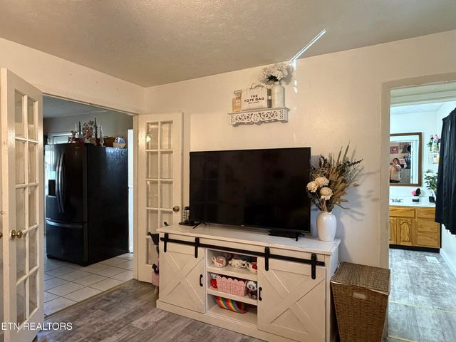 310 Hollifield Drive, Jacksboro, TN 37757