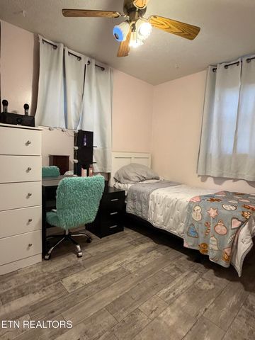 310 Hollifield Drive, Jacksboro, TN 37757