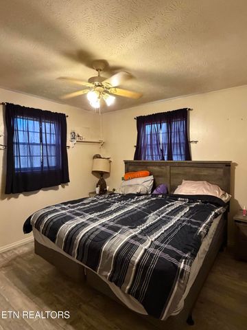 310 Hollifield Drive, Jacksboro, TN 37757