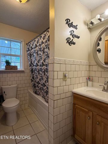 310 Hollifield Drive, Jacksboro, TN 37757