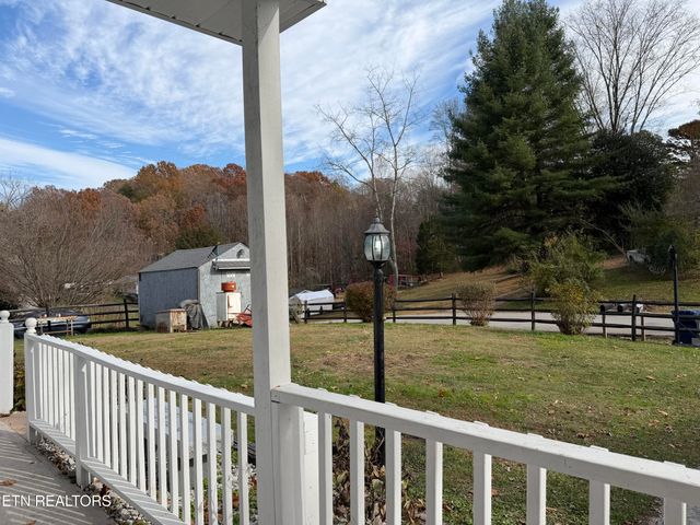 310 Hollifield Drive, Jacksboro, TN 37757