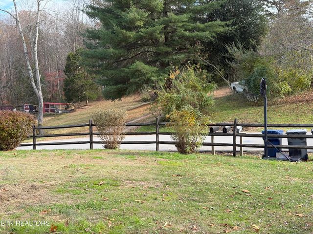 310 Hollifield Drive, Jacksboro, TN 37757