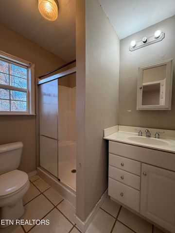 310 Hollifield Drive, Jacksboro, TN 37757