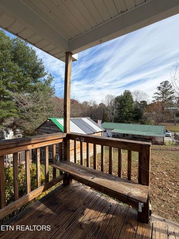 310 Hollifield Drive, Jacksboro, TN 37757