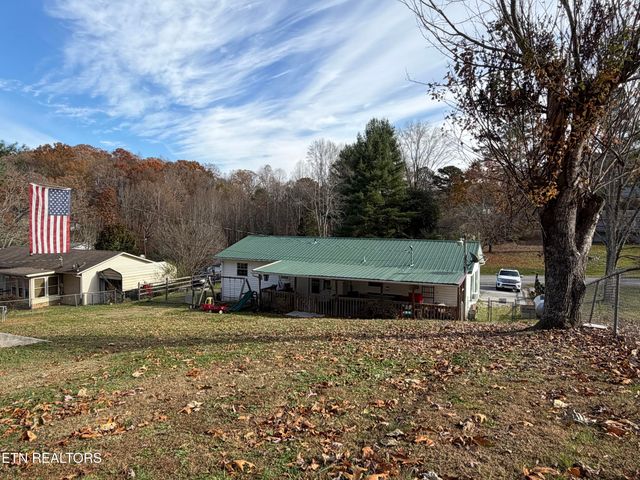 310 Hollifield Drive, Jacksboro, TN 37757