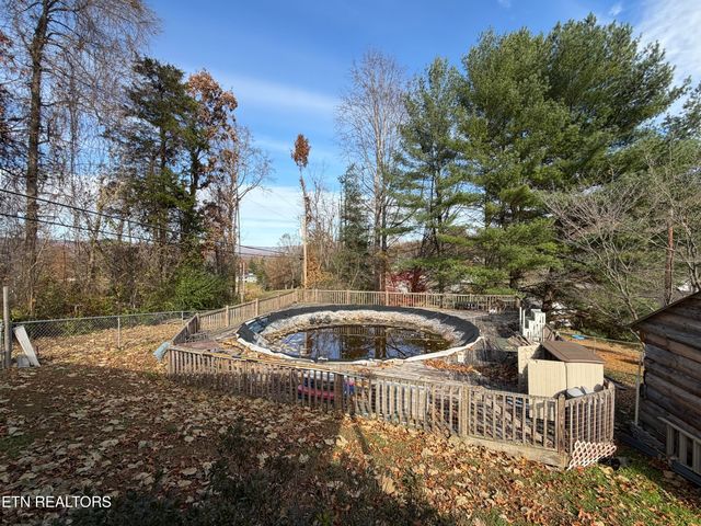 310 Hollifield Drive, Jacksboro, TN 37757