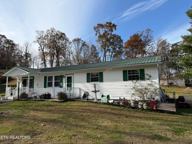 310 Hollifield Drive, Jacksboro, TN 37757
