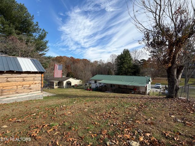 310 Hollifield Drive, Jacksboro, TN 37757