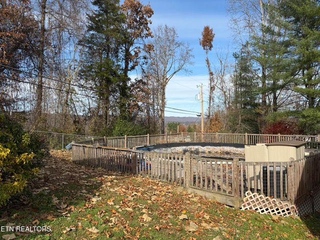 310 Hollifield Drive, Jacksboro, TN 37757