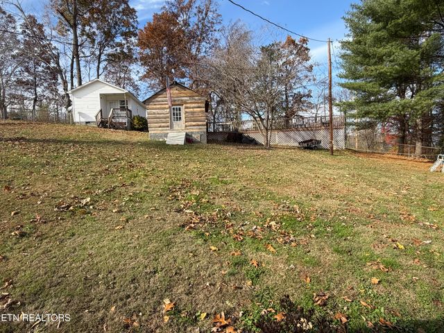 310 Hollifield Drive, Jacksboro, TN 37757