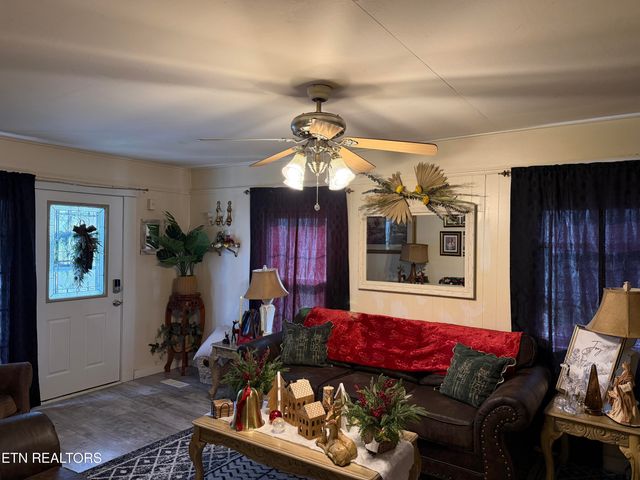 310 Hollifield Drive, Jacksboro, TN 37757