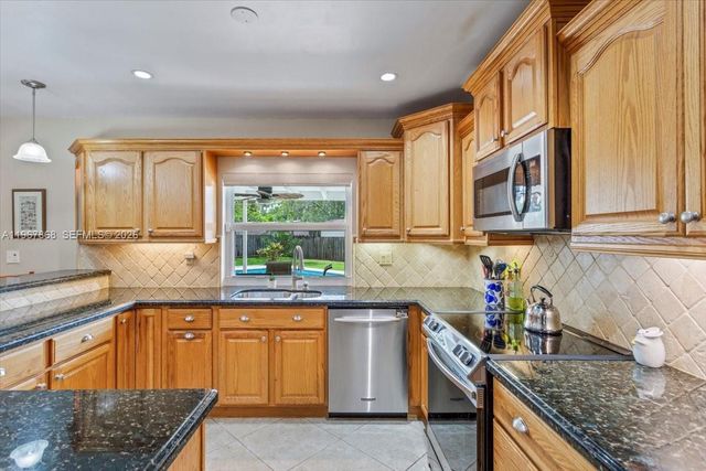 9750 SW 143rd Dr, Miami, FL 33176