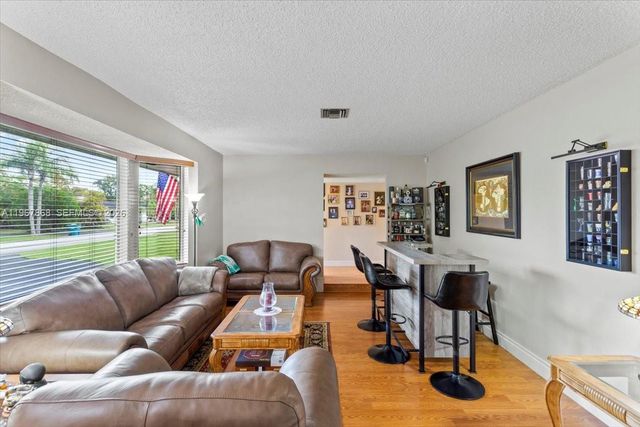 9750 SW 143rd Dr, Miami, FL 33176