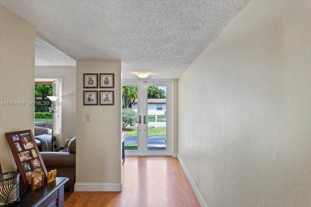 9750 SW 143rd Dr, Miami, FL 33176