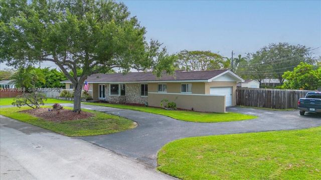 9750 SW 143rd Dr, Miami, FL 33176